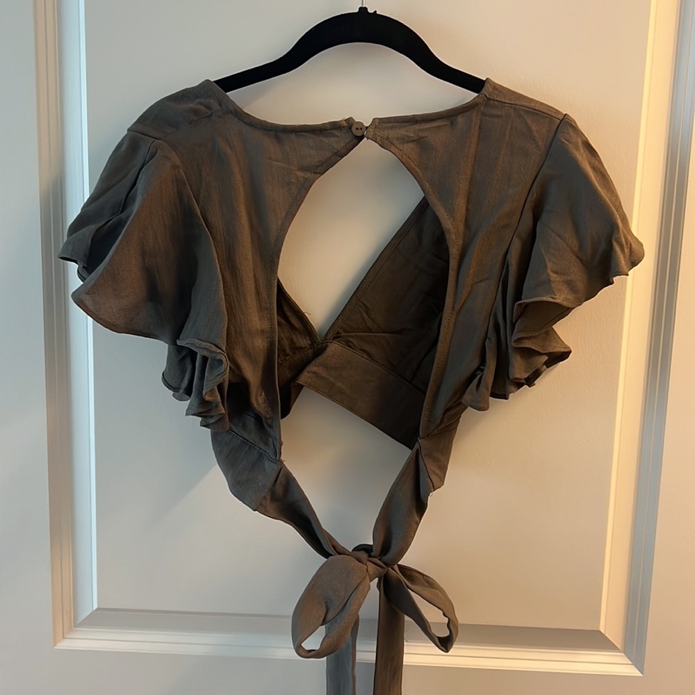 Tie back crop - Picture 2 of 2